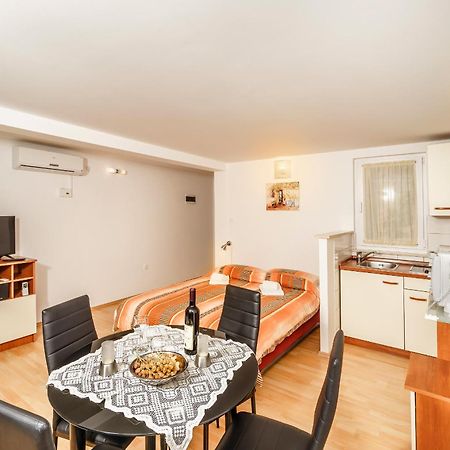 Apartmani Amila-Pisak Exterior photo
