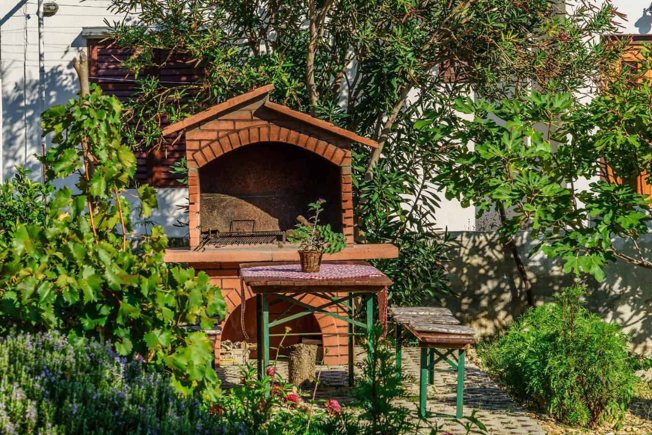 Apartmani Amila-Pisak Exterior photo