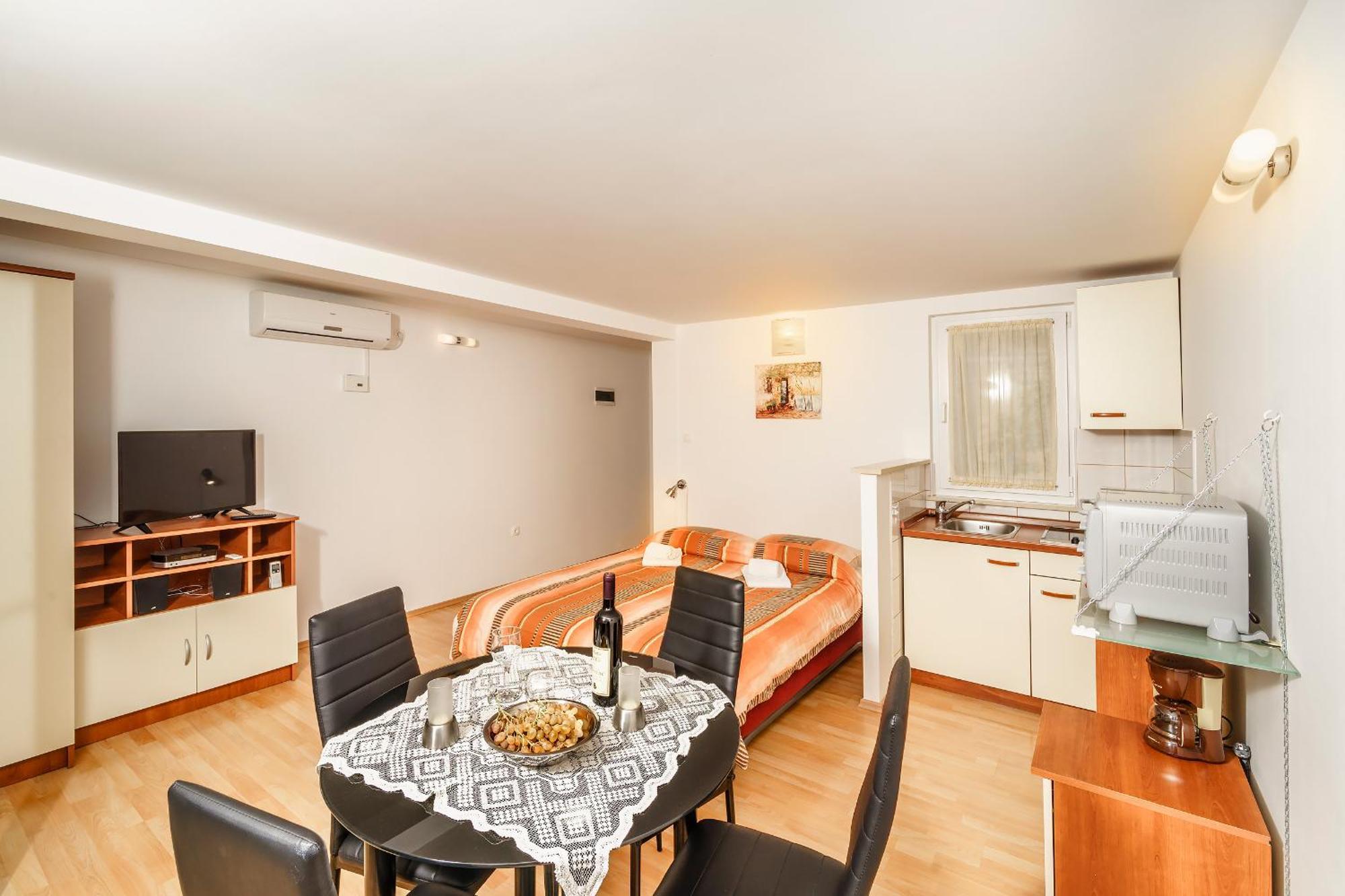 Apartmani Amila-Pisak Exterior photo