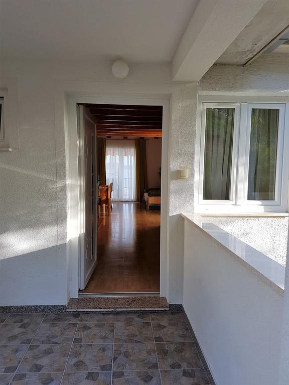 Apartmani Amila-Pisak Exterior photo