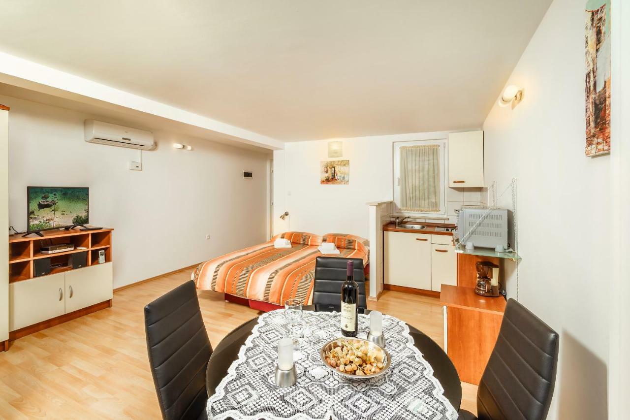 Apartmani Amila-Pisak Exterior photo